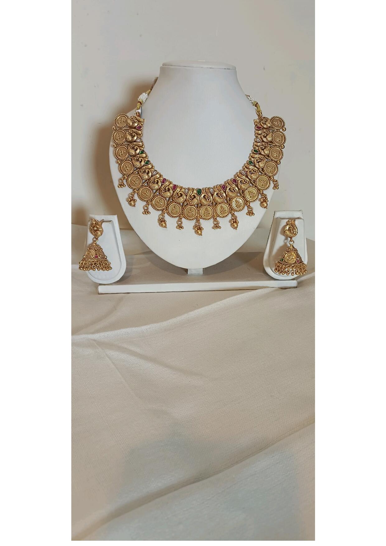 GOLDEN SOUTH INDIAN ETHNIC NECKLACE SET