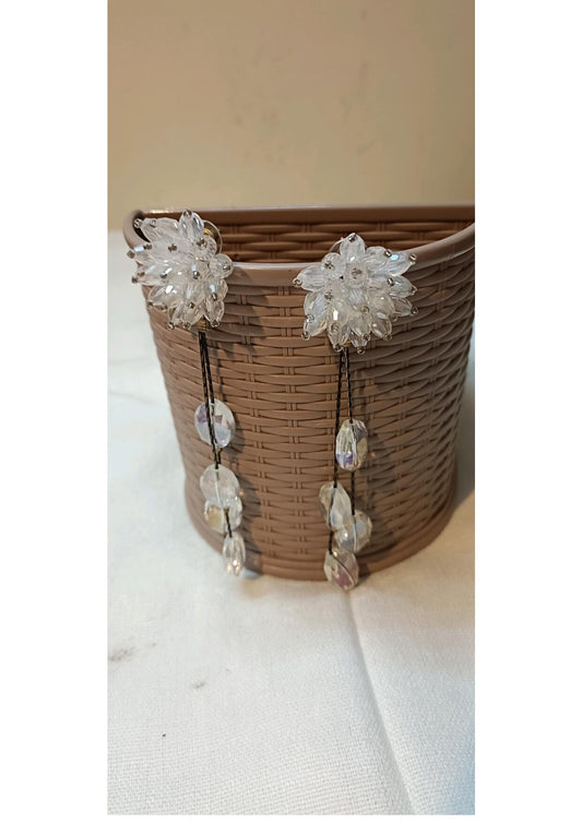 WHITE FLOWER CRYSTAL DANGLER EARRINGS